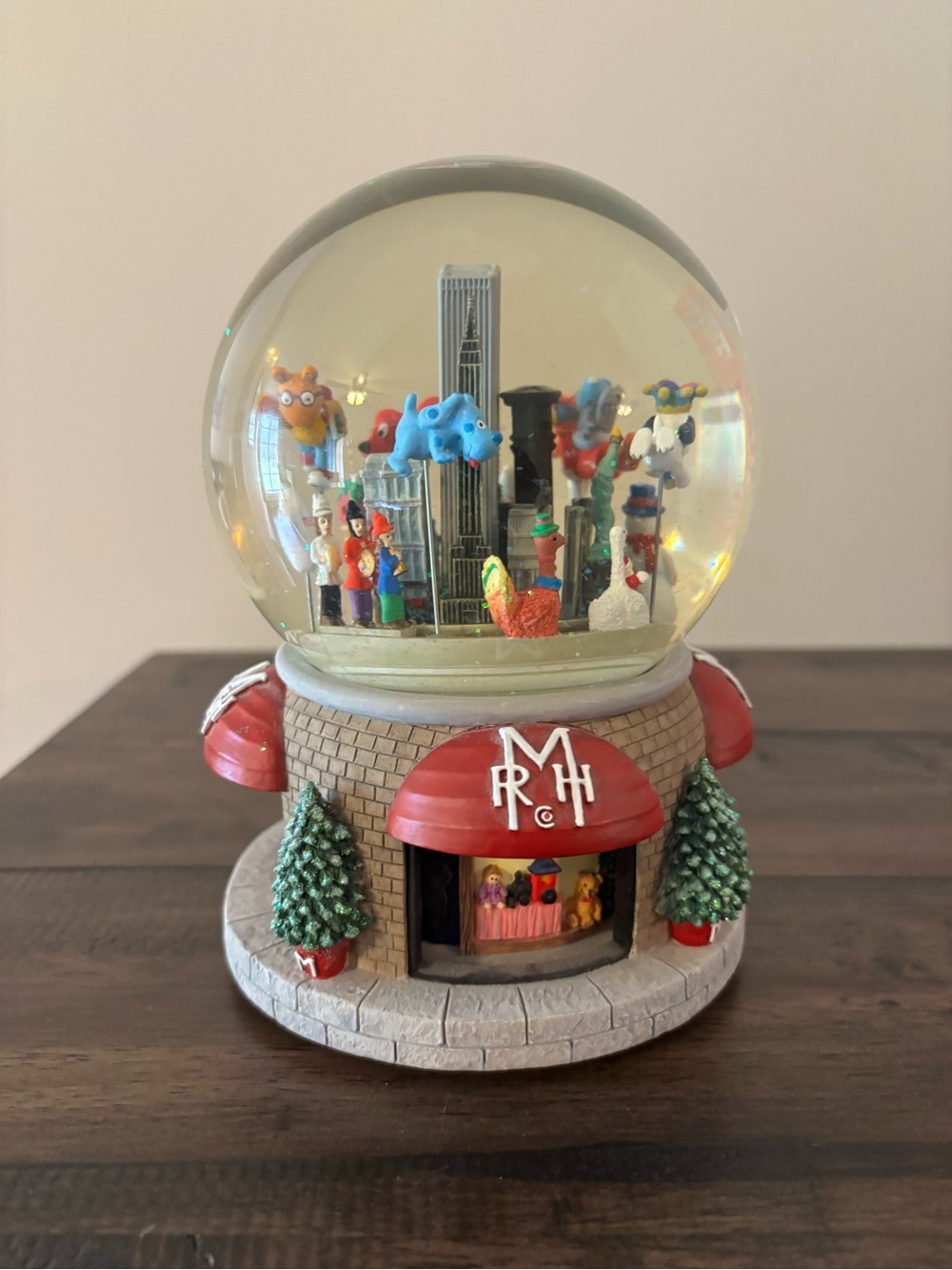 Macy’s Thanksgiving Day Parade Snow Globe-2000 - Picture 2 of 6
